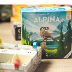 pudełko i elementy użytkowe pudełka gry Alpina z serii Helvetiq
