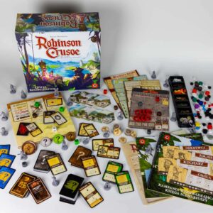 Robinson Crusoe: Edycja Kolekcjonerska. Widoczne elementy gry, w tym plansze, karty, figurki postaci, żetony oraz pudełko gry na tle rozłożonej zawartości.