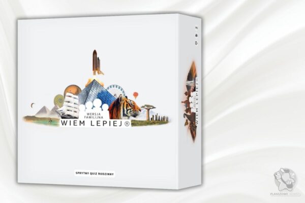 Pudełko gry Wiem lepiej: edycja familijna. Znajduje się ono na białym pofalowanym tle.