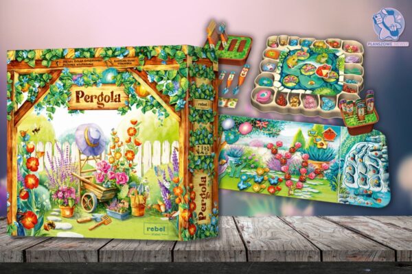 Pudełko gry Pergola. W tle komponenty z gry.