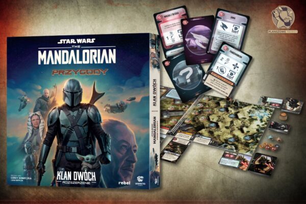 The Mandalorian: Przygody – Klan dwóch dostępne w przedsprzedaży. Premiera już niebawem Gra planszowa Star Wars: The Mandalorian – Przygodowy dodatek Klan Dwóch, z ilustracją głównych bohaterów, kartami i elementami rozgrywki.