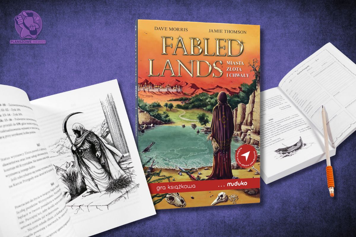 Gra książkowa Fabled Lands: Miasta Złota i Chwały na tle otwartych stron z ilustracjami i formularzami przygód.