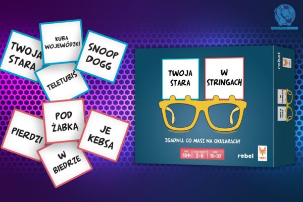 Twoja stara w stringach na rozkręcenie imprezy. Premiera gry od Rebela Gra imprezowa wydawnictwa Rebel - Twoja stara w stringach. Pudełko z żółtymi okularami i przykładowe karty z humorystycznymi hasłami.