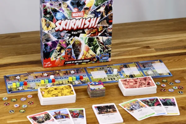 MARVEL: Skirmish! In New York pudełko oraz komponenty z gry.