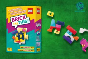 Gra towarzyska LEGO Brick Like This!. Pudełko gry oraz klocki LEGO rozsypane na zielonym tle.