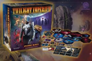 Pudełko gry Twilight Imperium: Kraniec Burzy. Na pierwszym planie komponenty z gry.